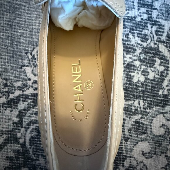 CHANEL Lambskin Quilted CC Heart Loafers in Beige size 40 - never worn - Picture 13 of 16